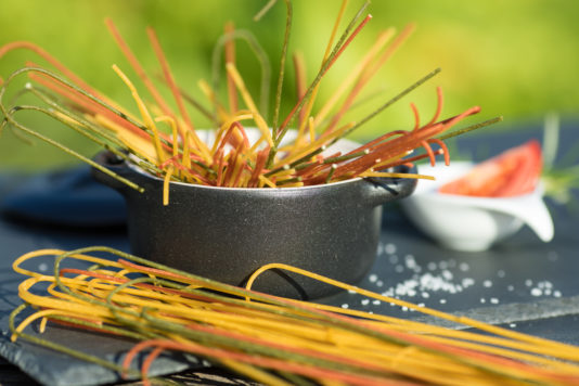 Hausgemachte, bunte 6-Eier Spaghetti von der Werkovits Nudelmanufaktur